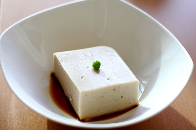 Kako-se-jede-i-sprema-tofu-sir